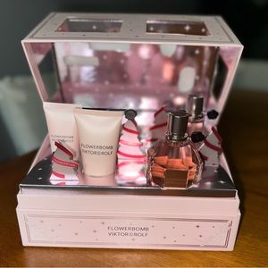 Viktor & Rolf 4-PC. FLOWERBOMB Perfume Luxury Holiday Set